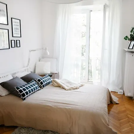 Concierge Bracka Retro Flat Varsó